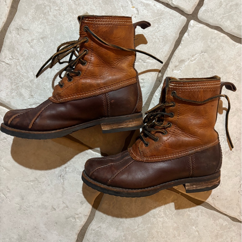 FRYE AND CO. Two-Tone Brown Lace Up Boots